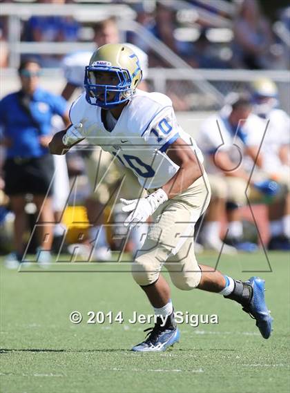 Thumbnail 1 in Clovis North vs. Reed (2014 Honor Bowl - NorCal) photogallery.