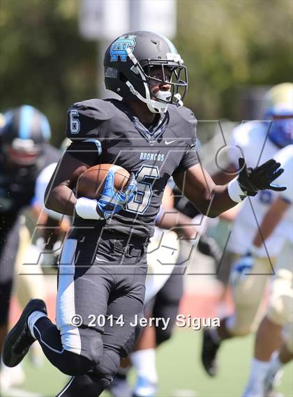 Thumbnail 1 in Clovis North vs. Reed (2014 Honor Bowl - NorCal) photogallery.