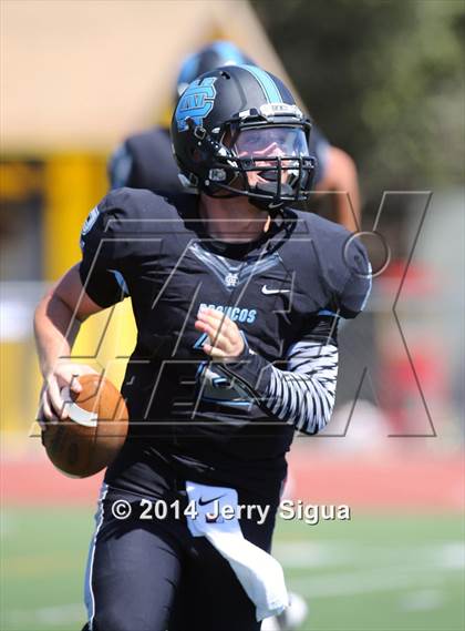 Thumbnail 1 in Clovis North vs. Reed (2014 Honor Bowl - NorCal) photogallery.