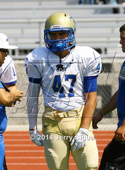 Thumbnail 2 in Clovis North vs. Reed (2014 Honor Bowl - NorCal) photogallery.