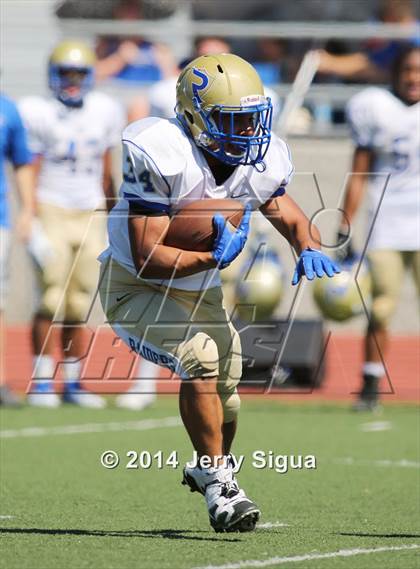 Thumbnail 3 in Clovis North vs. Reed (2014 Honor Bowl - NorCal) photogallery.