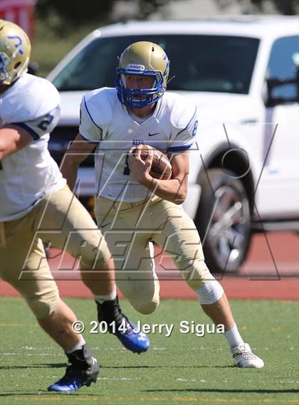 Thumbnail 2 in Clovis North vs. Reed (2014 Honor Bowl - NorCal) photogallery.