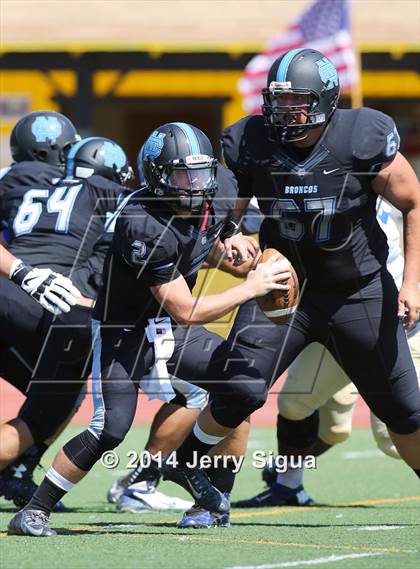 Thumbnail 3 in Clovis North vs. Reed (2014 Honor Bowl - NorCal) photogallery.