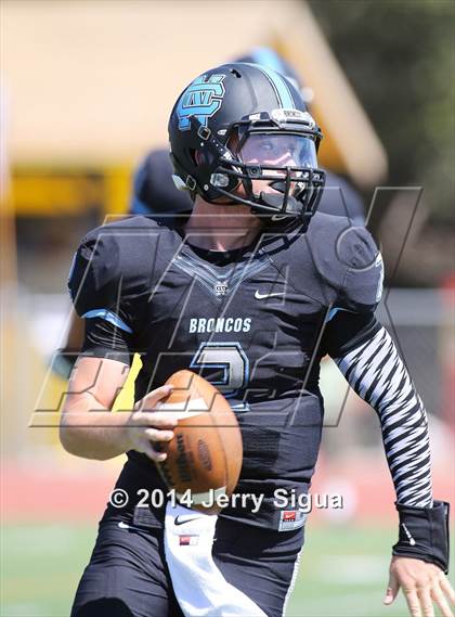 Thumbnail 3 in Clovis North vs. Reed (2014 Honor Bowl - NorCal) photogallery.