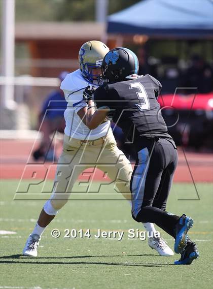 Thumbnail 2 in Clovis North vs. Reed (2014 Honor Bowl - NorCal) photogallery.