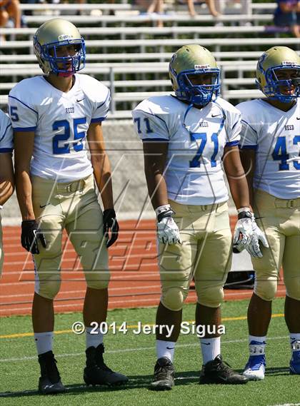 Thumbnail 2 in Clovis North vs. Reed (2014 Honor Bowl - NorCal) photogallery.