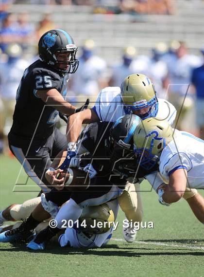 Thumbnail 3 in Clovis North vs. Reed (2014 Honor Bowl - NorCal) photogallery.