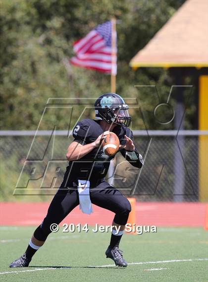 Thumbnail 3 in Clovis North vs. Reed (2014 Honor Bowl - NorCal) photogallery.