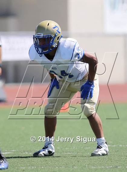 Thumbnail 3 in Clovis North vs. Reed (2014 Honor Bowl - NorCal) photogallery.