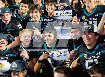 Thumbnail 2 in Lincoln vs Valley Center (CIF Div 6AA State Championship) photogallery.