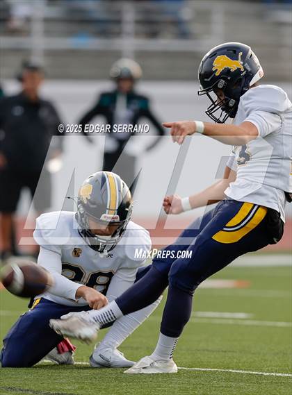 Thumbnail 1 in Lincoln vs Valley Center (CIF Div 6AA State Championship) photogallery.