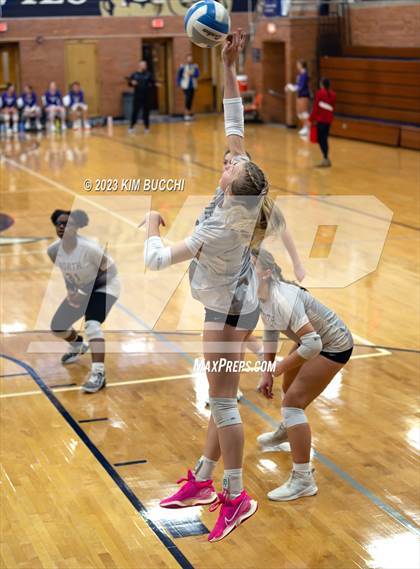Thumbnail 1 in L'Anse Creuse North @ Grosse Pointe South photogallery.