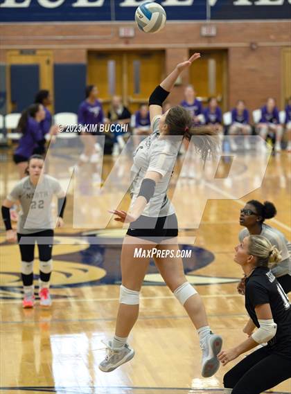 Thumbnail 2 in L'Anse Creuse North @ Grosse Pointe South photogallery.