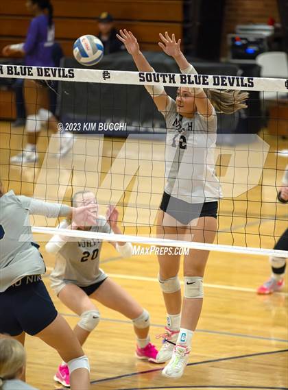 Thumbnail 1 in L'Anse Creuse North @ Grosse Pointe South photogallery.