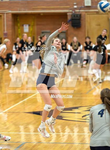 Thumbnail 2 in L'Anse Creuse North @ Grosse Pointe South photogallery.