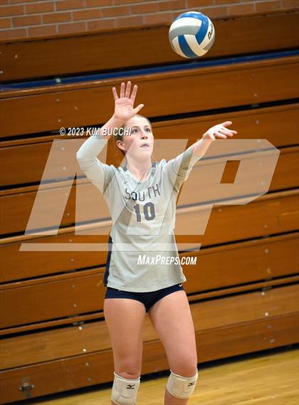 Thumbnail 2 in L'Anse Creuse North @ Grosse Pointe South photogallery.
