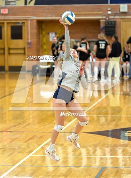 Thumbnail 1 in L'Anse Creuse North @ Grosse Pointe South photogallery.
