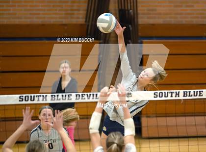 Thumbnail 1 in L'Anse Creuse North @ Grosse Pointe South photogallery.