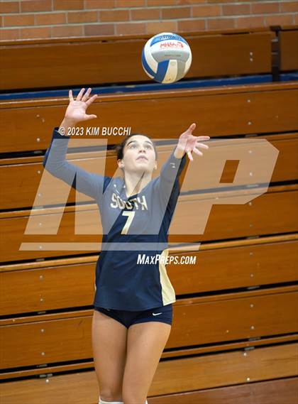 Thumbnail 1 in L'Anse Creuse North @ Grosse Pointe South photogallery.