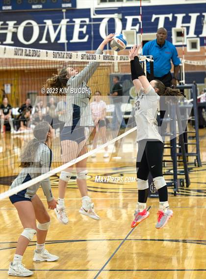 Thumbnail 2 in L'Anse Creuse North @ Grosse Pointe South photogallery.