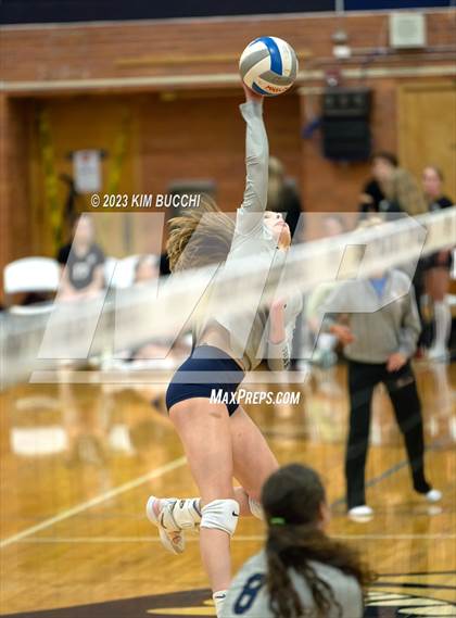 Thumbnail 3 in L'Anse Creuse North @ Grosse Pointe South photogallery.