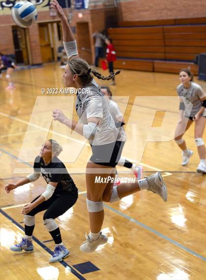 Thumbnail 1 in L'Anse Creuse North @ Grosse Pointe South photogallery.