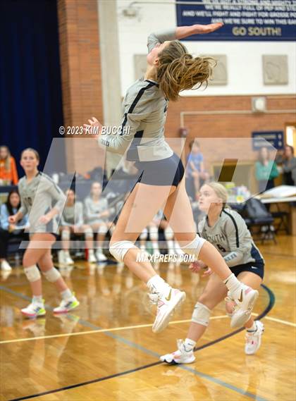 Thumbnail 3 in L'Anse Creuse North @ Grosse Pointe South photogallery.