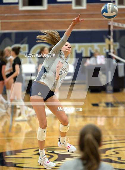 Thumbnail 1 in L'Anse Creuse North @ Grosse Pointe South photogallery.