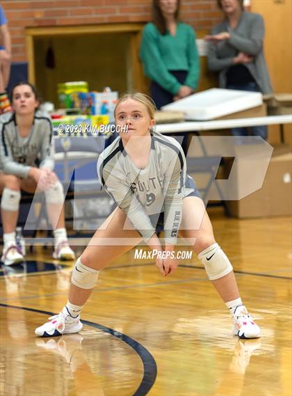 Thumbnail 3 in L'Anse Creuse North @ Grosse Pointe South photogallery.