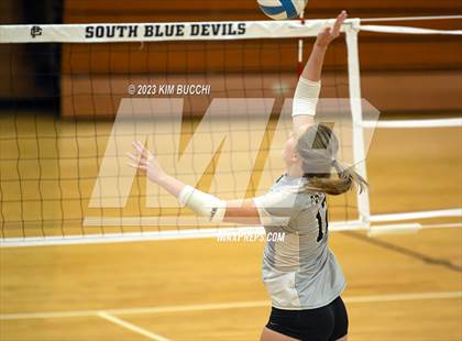 Thumbnail 3 in L'Anse Creuse North @ Grosse Pointe South photogallery.