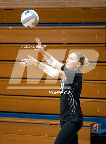 Thumbnail 2 in L'Anse Creuse North @ Grosse Pointe South photogallery.