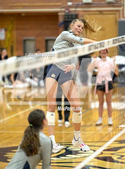 Thumbnail 3 in L'Anse Creuse North @ Grosse Pointe South photogallery.