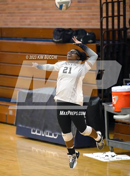 Thumbnail 3 in L'Anse Creuse North @ Grosse Pointe South photogallery.