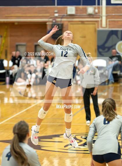 Thumbnail 1 in L'Anse Creuse North @ Grosse Pointe South photogallery.