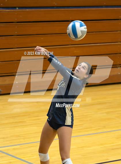 Thumbnail 2 in L'Anse Creuse North @ Grosse Pointe South photogallery.