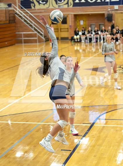 Thumbnail 2 in L'Anse Creuse North @ Grosse Pointe South photogallery.