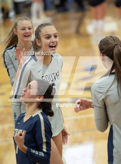 Thumbnail 3 in L'Anse Creuse North @ Grosse Pointe South photogallery.