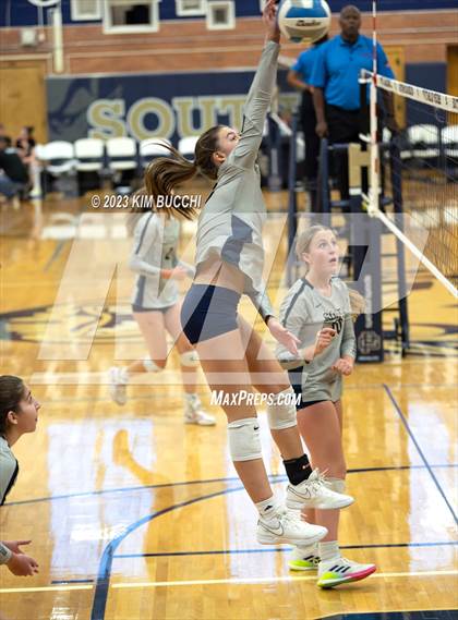 Thumbnail 3 in L'Anse Creuse North @ Grosse Pointe South photogallery.