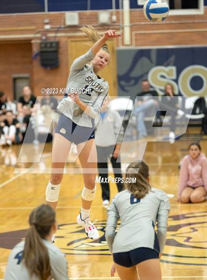 Thumbnail 2 in L'Anse Creuse North @ Grosse Pointe South photogallery.