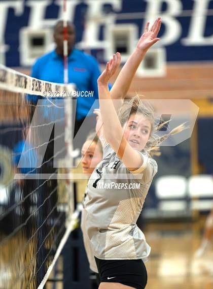 Thumbnail 1 in L'Anse Creuse North @ Grosse Pointe South photogallery.