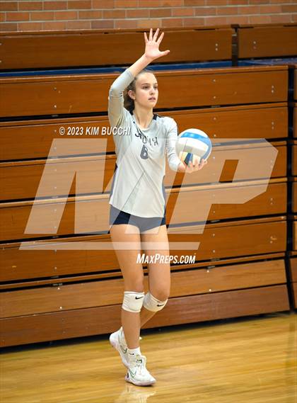 Thumbnail 3 in L'Anse Creuse North @ Grosse Pointe South photogallery.