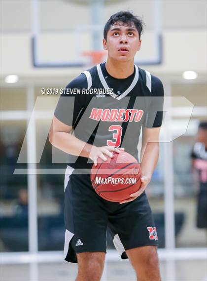 Thumbnail 2 in Grant vs. Modesto photogallery.