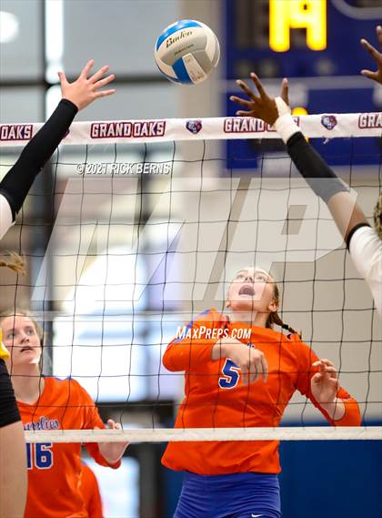 Thumbnail 1 in Grand Oaks vs Klein Oak photogallery.