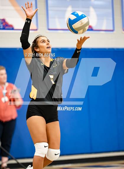 Thumbnail 3 in Grand Oaks vs Klein Oak photogallery.