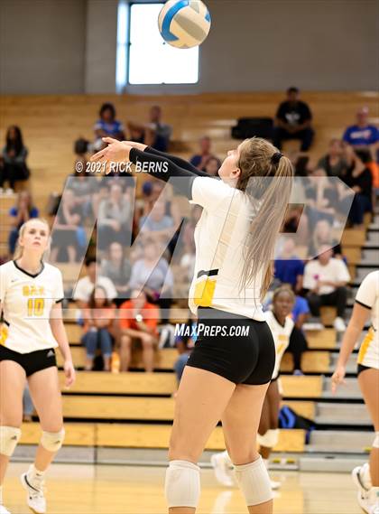 Thumbnail 3 in Grand Oaks vs Klein Oak photogallery.