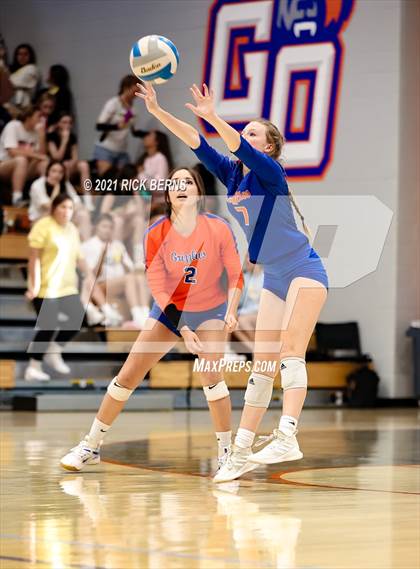 Thumbnail 2 in Grand Oaks vs Klein Oak photogallery.