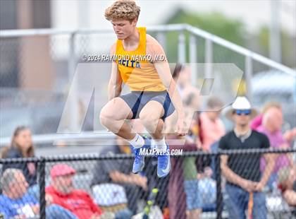 Thumbnail 2 in IHSAA Delta Sectionals (400 Meter)  photogallery.