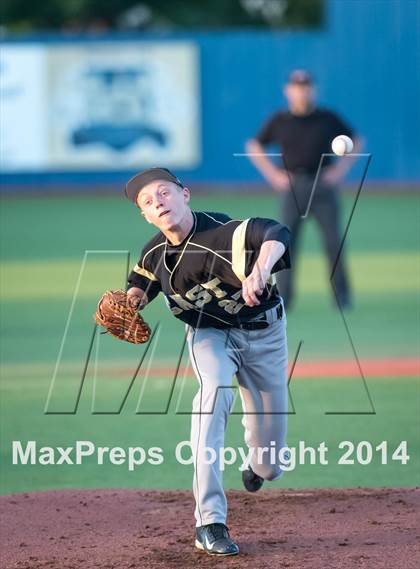 Thumbnail 2 in Dallas Jesuit vs. Plano East photogallery.