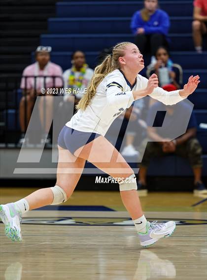 Thumbnail 1 in St. George's @ Arlington photogallery.