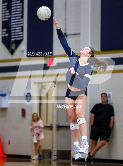 Thumbnail 2 in St. George's @ Arlington photogallery.